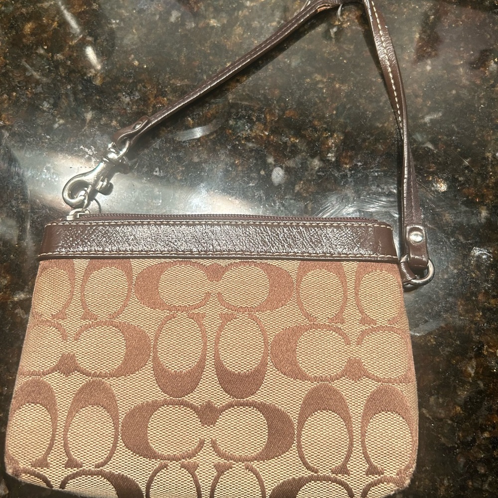 Coach wristlet - Picture 2 of 7